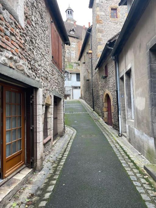 Au Coeur De La Cite Medievale Montlucon Luaran gambar
